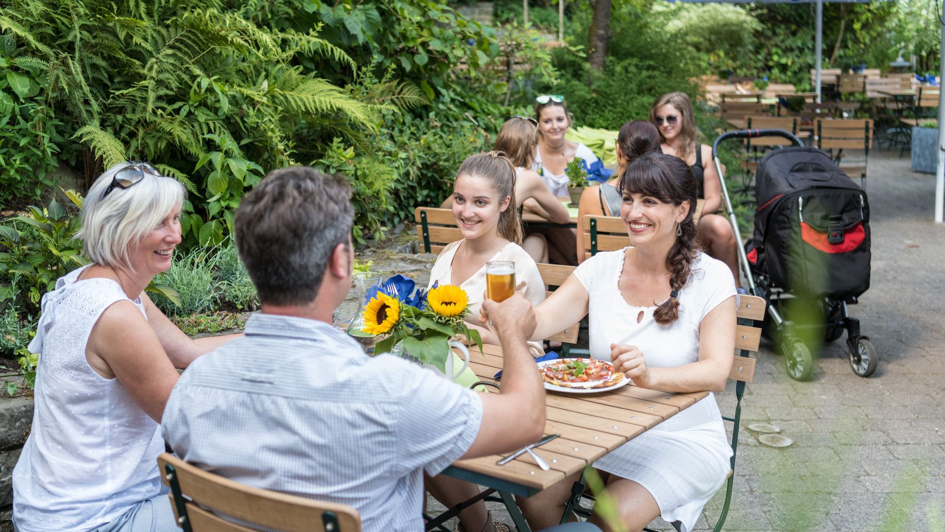 [Translate to Dutch:] Pause im Biergarten