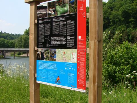 Infotafel des Wasserweges vor der Wuppervorsperre